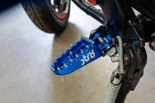 Footpegs STR8 MX Evo Rieju MRT CNC Blue